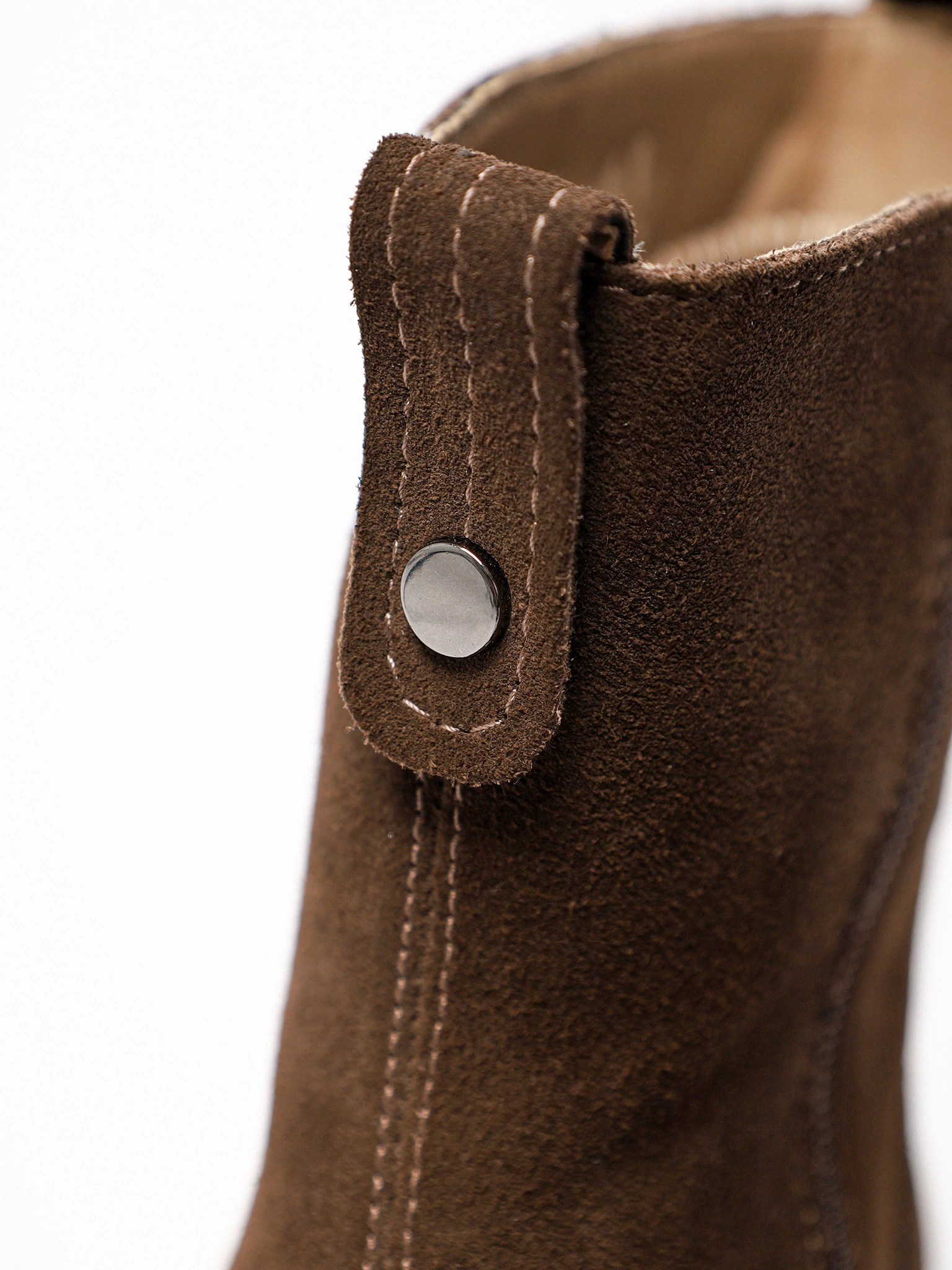 Ботинки темно-коричневого цвета на среднем каблуке